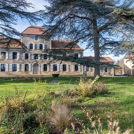 Chateau De Bed & Breakfast 4*