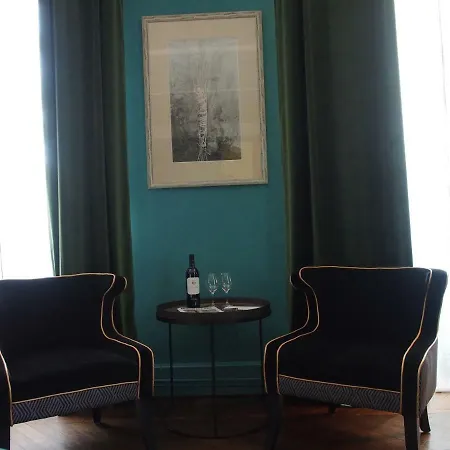 Chateau De Bed & Breakfast 4*